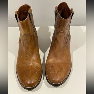 VINCE CAMUTO brown women’s boots  size 9